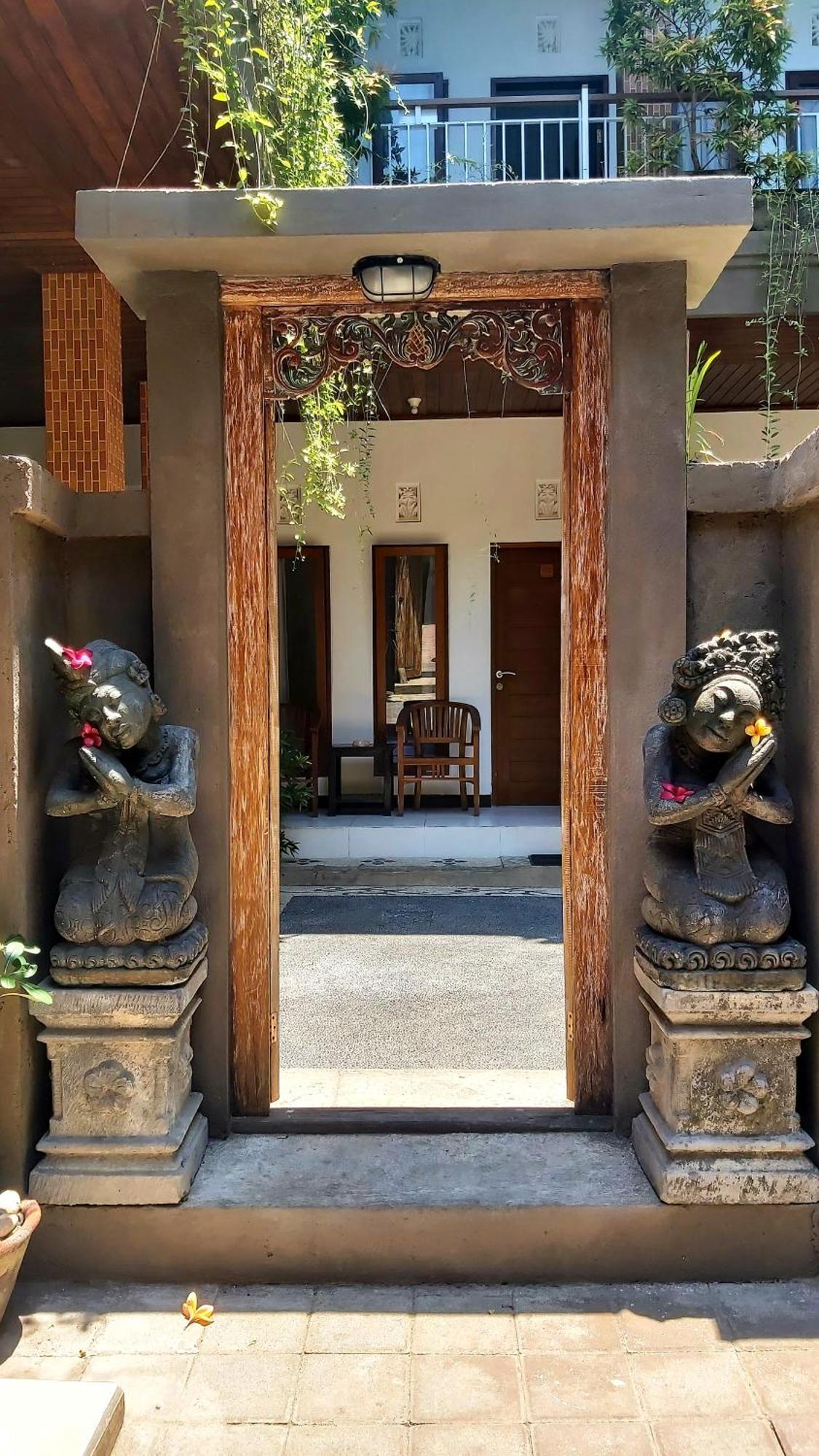 Genta House Hotel Kuta  Exterior photo