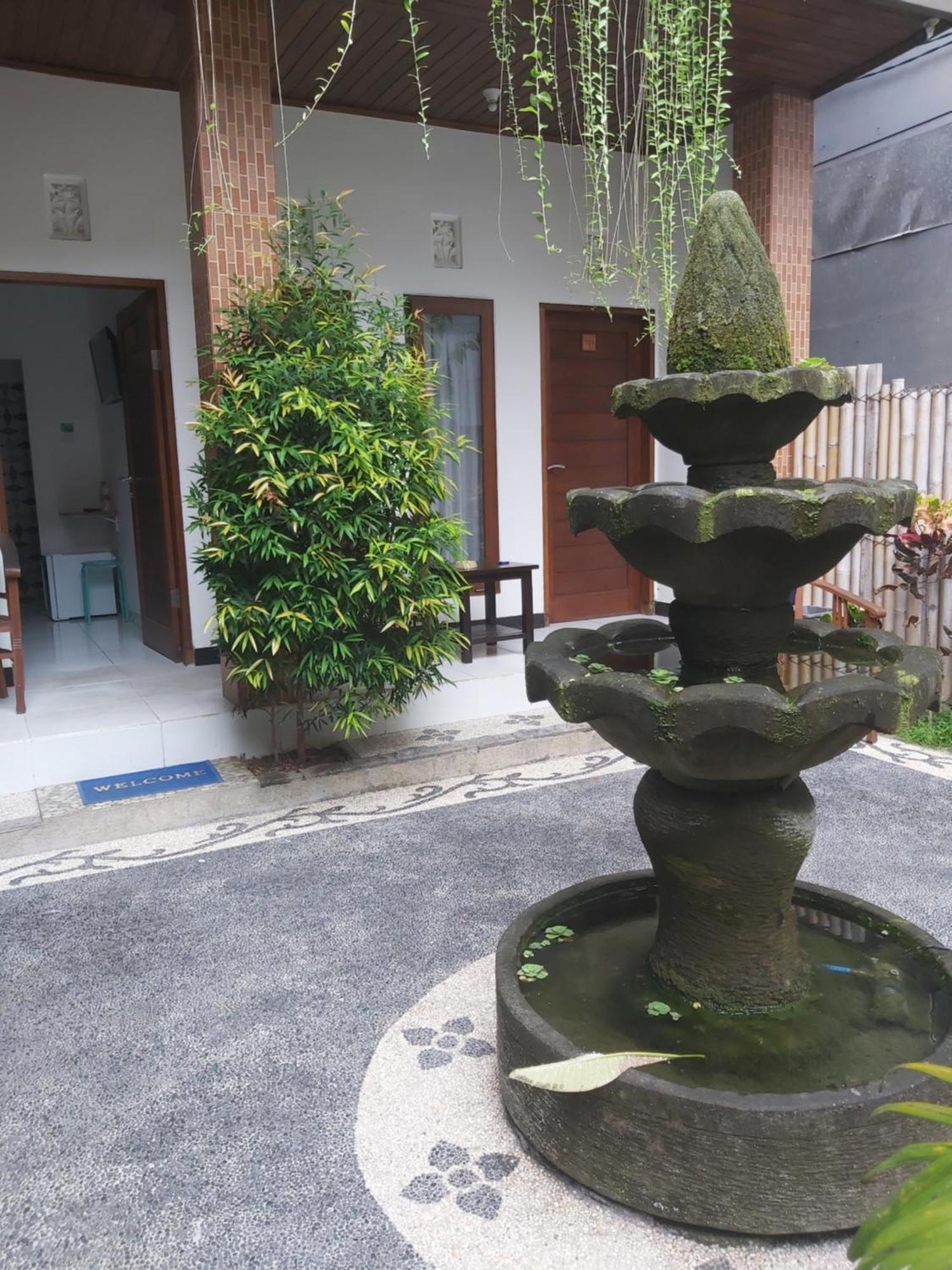 Genta House Hotel Kuta  Exterior photo